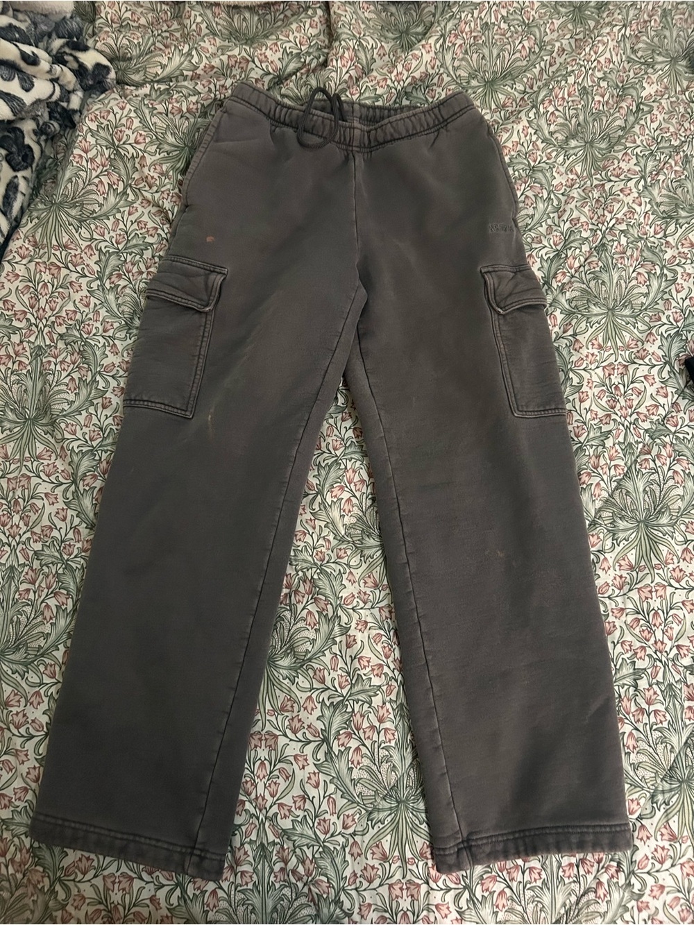 Aritzia Mega Cargo Sweatpants